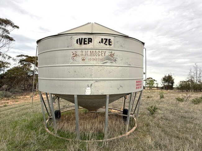 022 58 Macey 26t field bin. 2