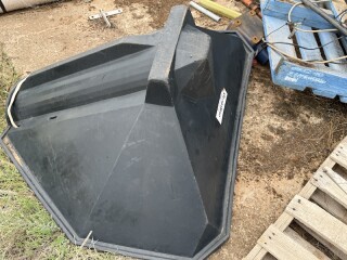 024 60 Grainline plastic hopper black B