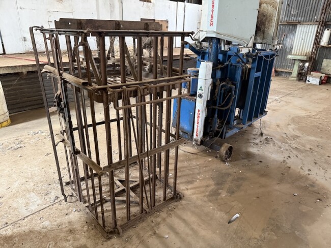 034 82 Ajax wool press