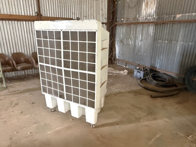 039 86 Evaporative electric mobile industrial air cooler