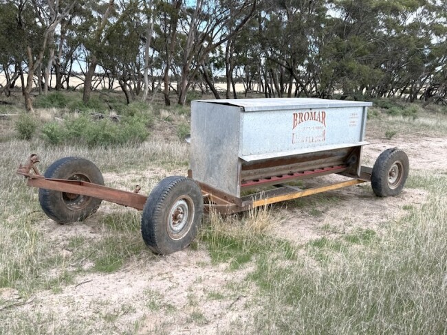 040a 87 Bromar sheep feeders 1