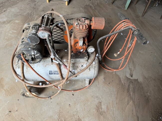 049 101 Air compressor electric