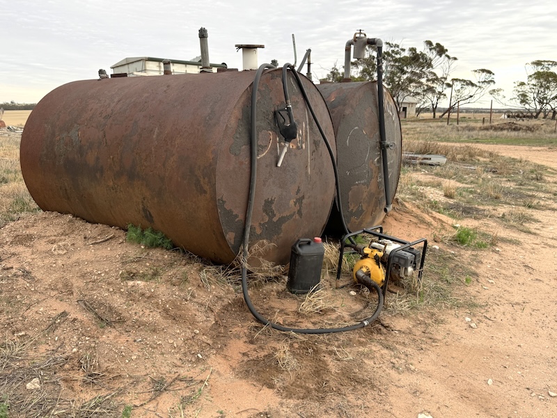 053 105 Diesel fuel tanks 4500 lt. x 2