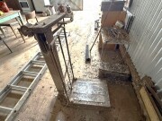 073 111 Vintage wool bale scale with weights Fairbanks No 11 