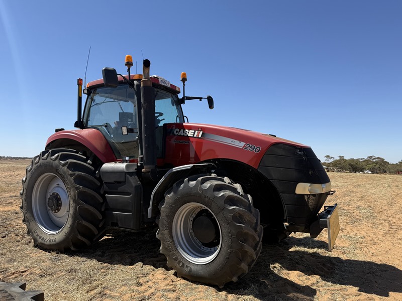 2a Case 290 Magnum tractor 8