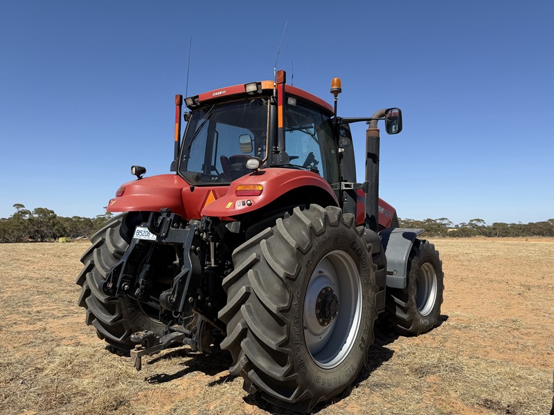 2f Case 290 Magnum tractor 6