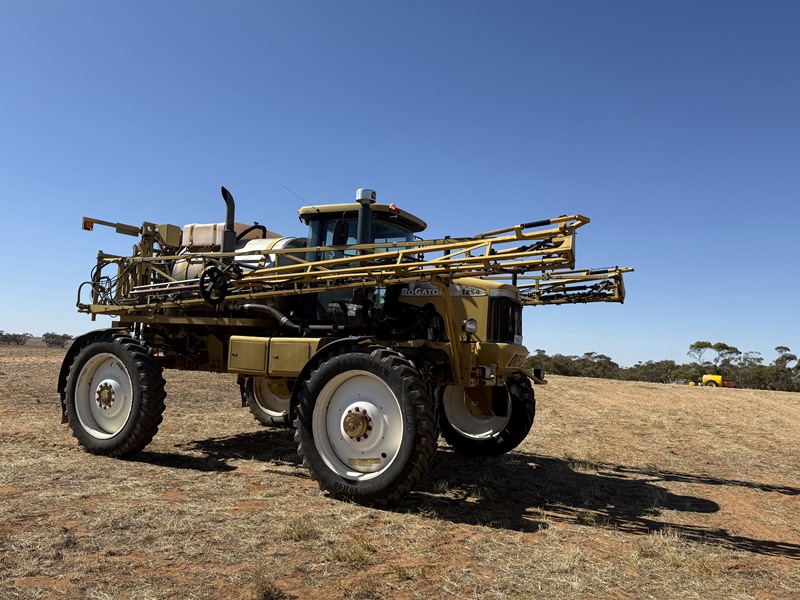 3a Rogator 1254 self propelled 100 sprayer