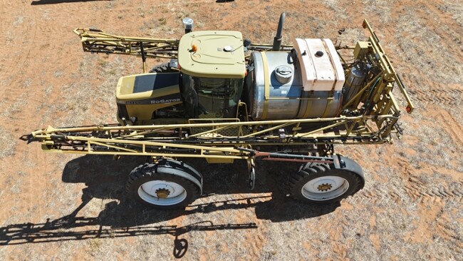 3k Rogator 1254 self propelled 100 sprayer 4