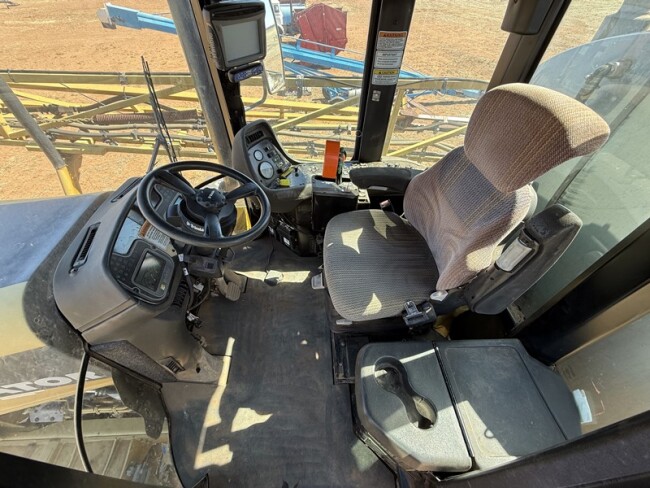 3q Rogator 1254 self propelled 100 sprayer 17