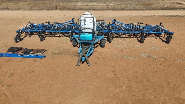 7a New Holland 62 folding direct drill bar