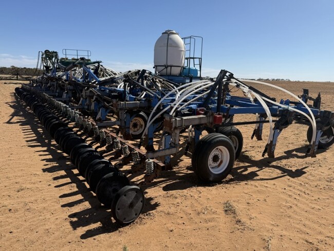 7f New Holland 62 folding direct drill bar 9