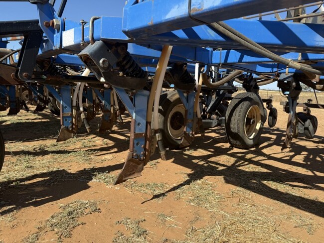 7i New Holland 62 folding direct drill bar 12