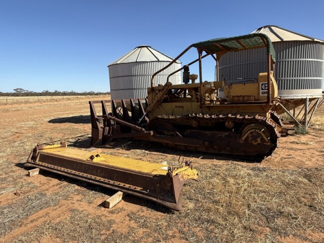 14c Caterpillar D5 bulldozer 3