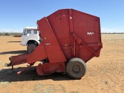 16b Massey Ferguson 1560 round baler 3
