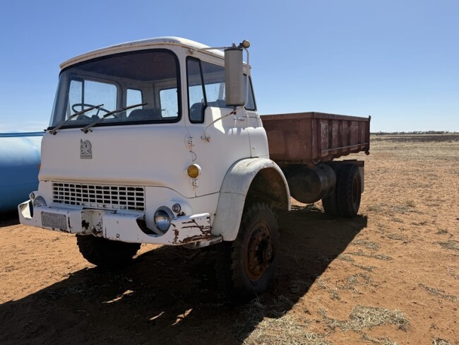 31a Bedford 4 WD tipper tray truck 1979 3