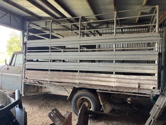 007b Dodge Truck hurdles sell seperately