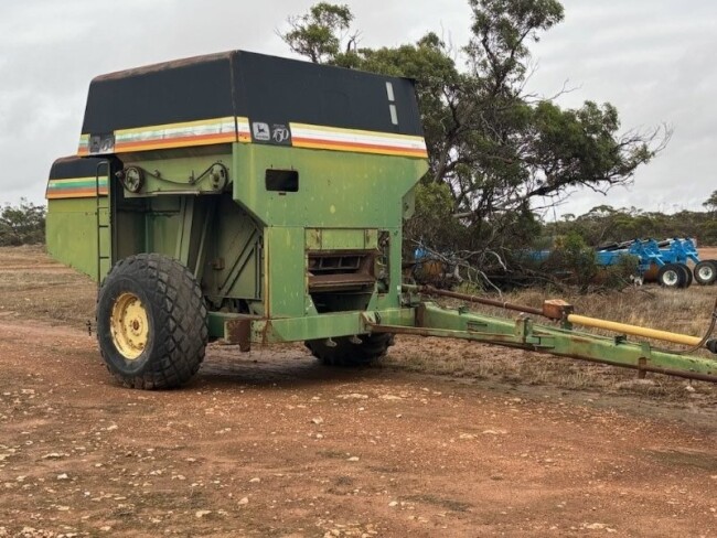 12 Chaser Bin John Deere 2