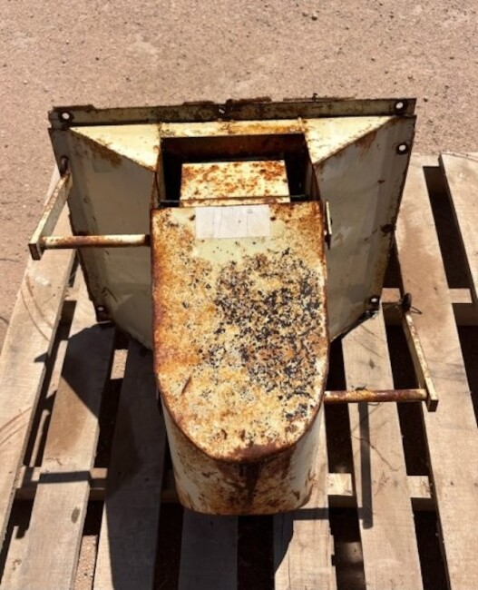 64 Seed Sup Bag Door