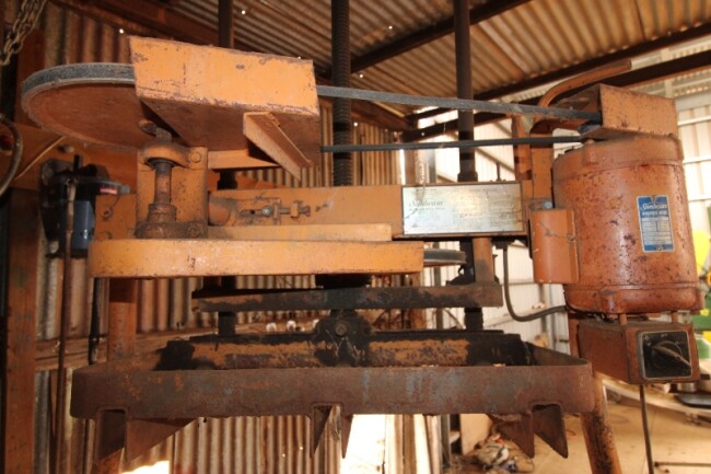 32c Sandalwood Cawthorne