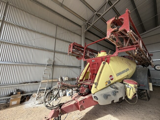 009a Hardi Commander 8500 Boom Spray