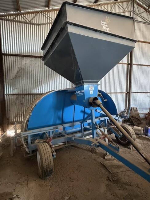 015b Sausage Bag Loader 2