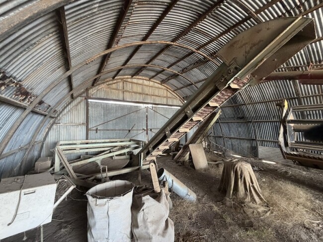 042 Bourne Stone Picker