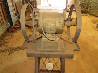 29. Electric Shearing Grinder on stand