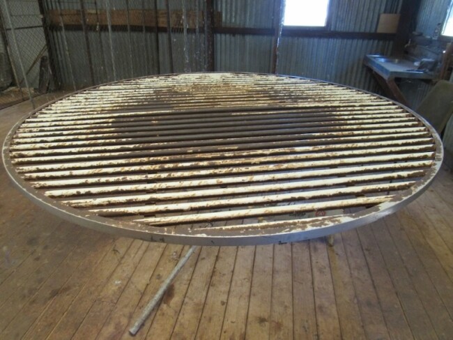 31. Round Wool Table