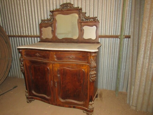 73j. Chiffonier