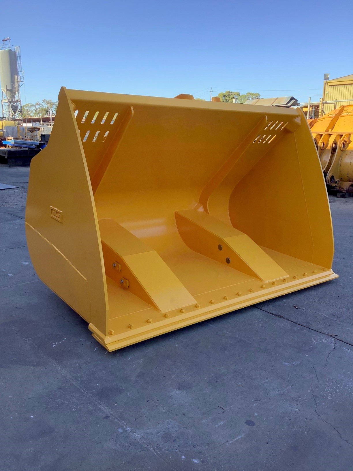 Dump Bucket Method Dealer Sales | Farmclearingsales.com.au