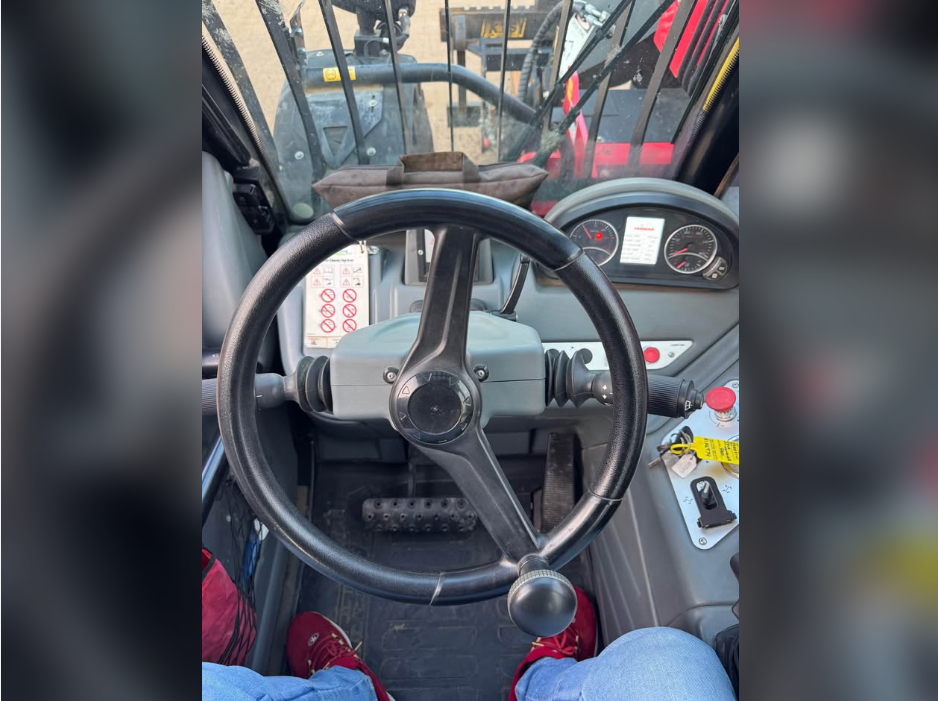 07 cab interior steering