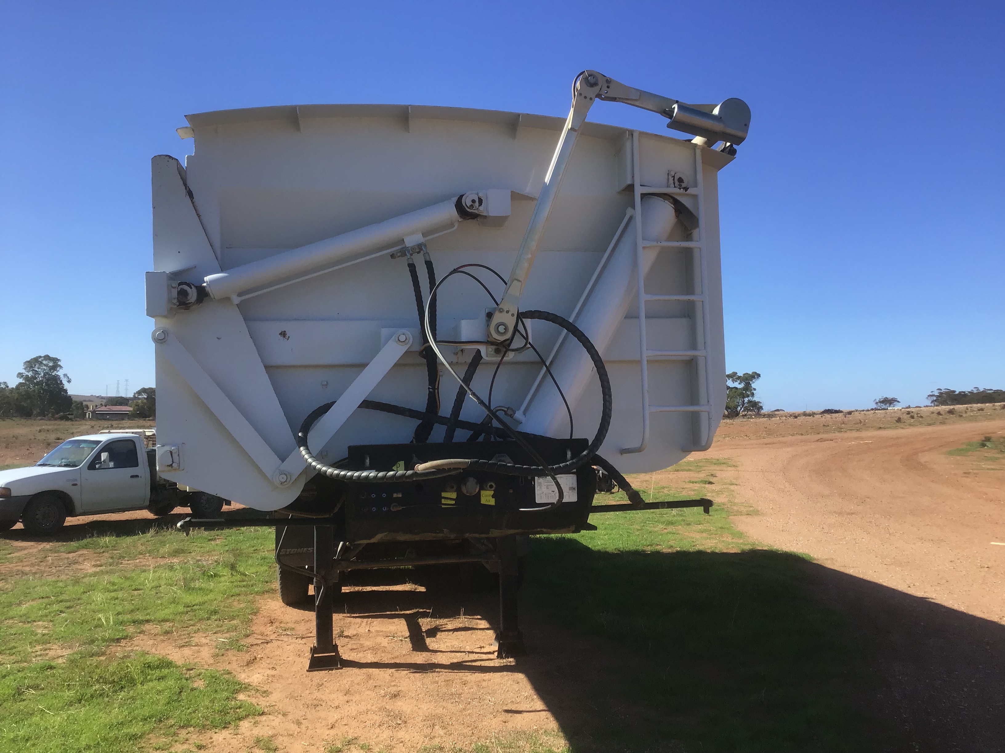 B8BCC4DF 0506 409F A13E 8DD07E340713