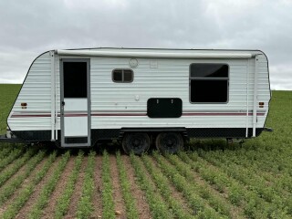 9e6d5baf 8091 4250 9d08 37b23878d67e